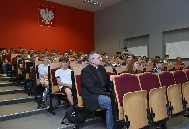 Zdjęcia podczas warsztatów wykonali członkowie koła fotograficznego działającego przy ZSP1 w Siedlcach.