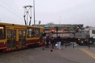 Wykolejenie tramwaju przy Aleksandrowskiej. Motornicza trafiła do szpitala