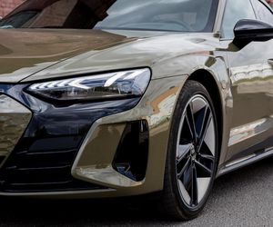 Myjesz auto tym środkiem? Miał być niezawodny, a niszczy karoserię! Chodzi o ten specyfik