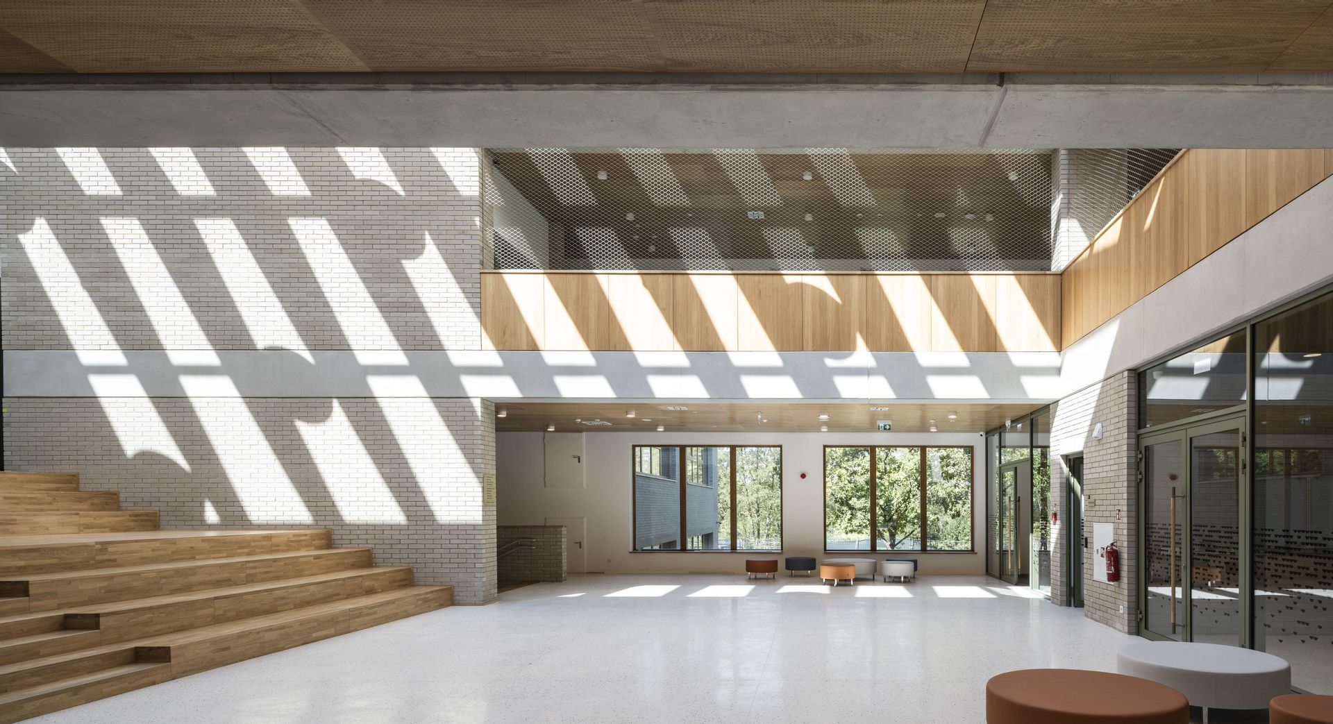 Szkoła przy ul. Świderskiej w Warszawie