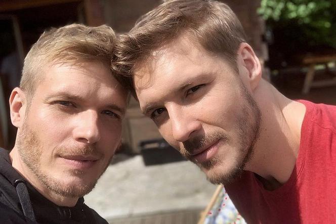 M jak miłość po wakacjach 2019. Artur (Tomasz Ciachorowski), Marcin (Mikołaj Roznerski)