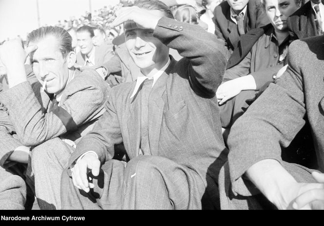 Kibice podczas meczu Legia Warszawa - Polonia Warszawa (1949)