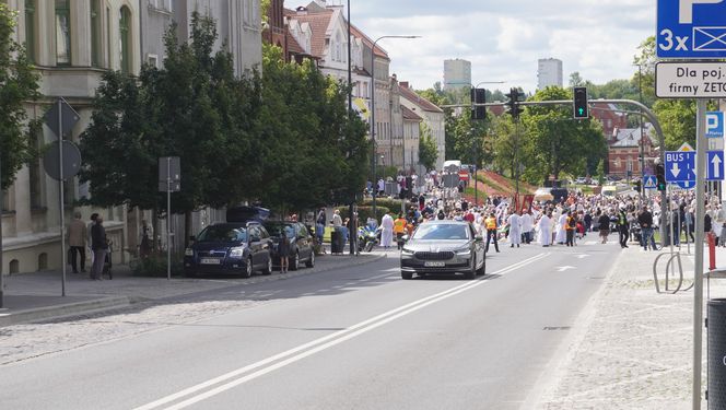 Boże Ciało 2025. Tysiące osób uczestniczyło w olsztyńskich procesjach