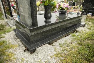 Dolny Śląsk. Woda zniszczyła groby