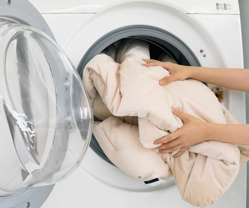 Pranie kołdry w pralce