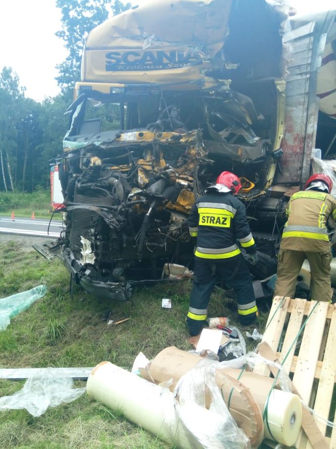 Wypadek na DK6. Zderzyły się ciężarówki