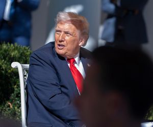 Panika pod Białym Domem. Auto sforsowało bramę. W budynku był Donald Trump!