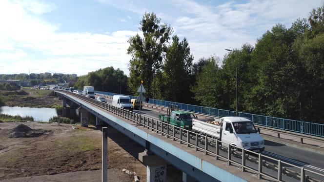 Budowa mostów nad Brdą w Bydgoszczy. Prace nabierają tempa [ZDJĘCIA]