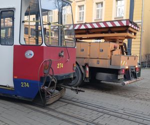 To mogło skończyć się tragedią w centrum Bydgoszczy. Wykoleił się tramwaj, którym podróżowało 50 pasażerów