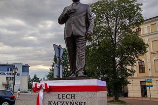 Chcą usunięcia pomnika Lecha Kaczyńskiego z Placu Dworcowego w Tarnowie. Do sądu trafiła skarga