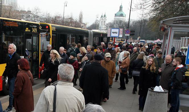 Na cmentarz najszybciej autobusem