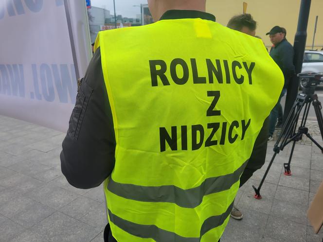 Protest rolników w Olsztynie. Nie zgadzają się importowi ukraińskiego zboża do Polski [ZDJĘCIA]