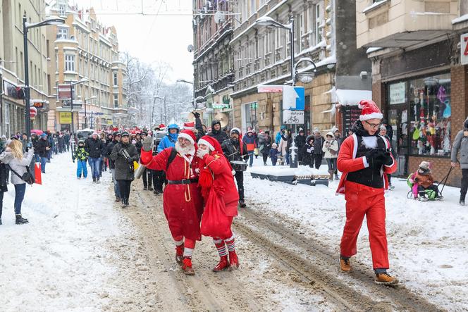 Parada w Mikołajów w Chorzowie na koniec Mikołajowego Festiwalu Czekolady z... owadami