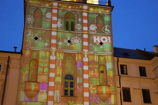 Wieża Trynitarska w Lublinie w świątecznej odsłonie. Na jej elewacji można podziwiać wyjątkową iluminację