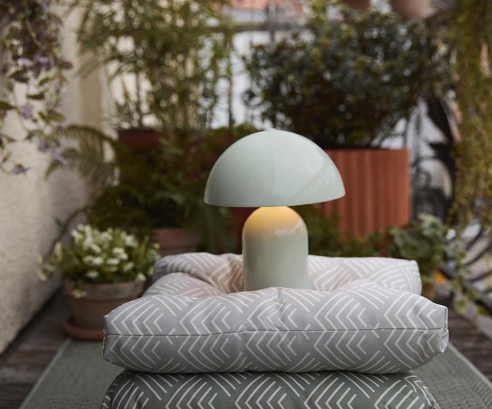 Światełka na balkon i taras - jak oświetlić balkon?