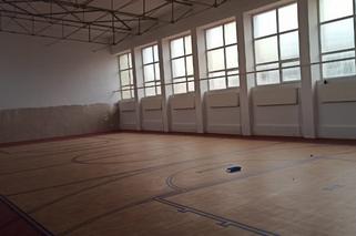Remont sali gimnastycznej w Zespole Szkół Nr 7 w Białym Borze. Prace są już na finiszu [FOTO]