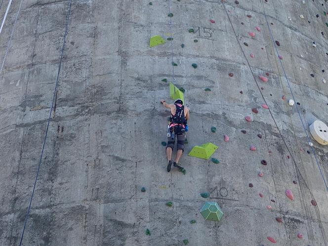 Marcin Banot, czyli człowiek pająk ze Świętochłowic na zawodach na 252 m Dream Tower w Szczecinie