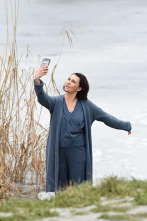 Anna Popek morsuje w szuwarach