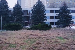 Wyburzanie dawnego hotelu Reda
