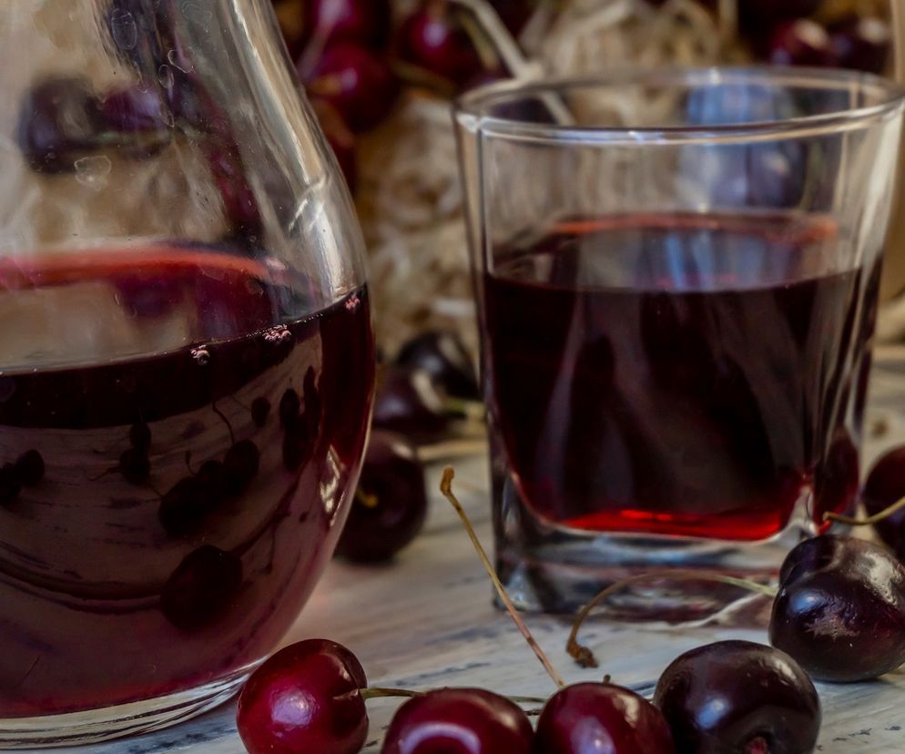 Domowe wino z wiśni – zrób krok po kroku aromatyczny trunek z charakterem