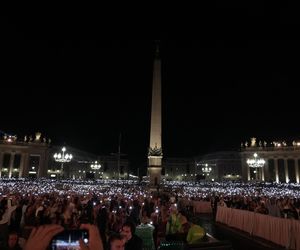 Tysiące dronów nad Bazyliką św. Piotra! Zobacz, co stało się w Watykanie