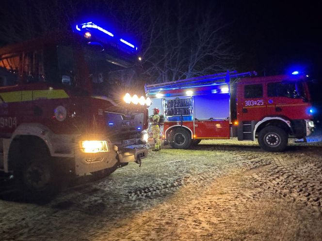 W pożarze domu rodzina straciła cały majątek. Straż nie dojechała na czas? Mamy komentarz