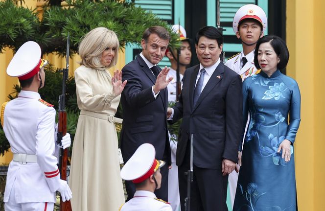 Francja/ Pałac Elizejski tonuje gwałtowny gest Brigitte Macron wobec męża, uchwycony przez kamery