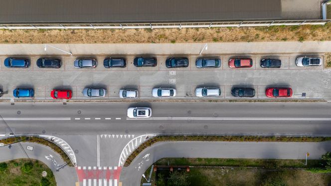 Nowy parking przy stacji kolejowej w Zielonce