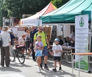 Rzemieślniczy Bazar w Kielcach. Były stoiska handlowe oraz atrakcje