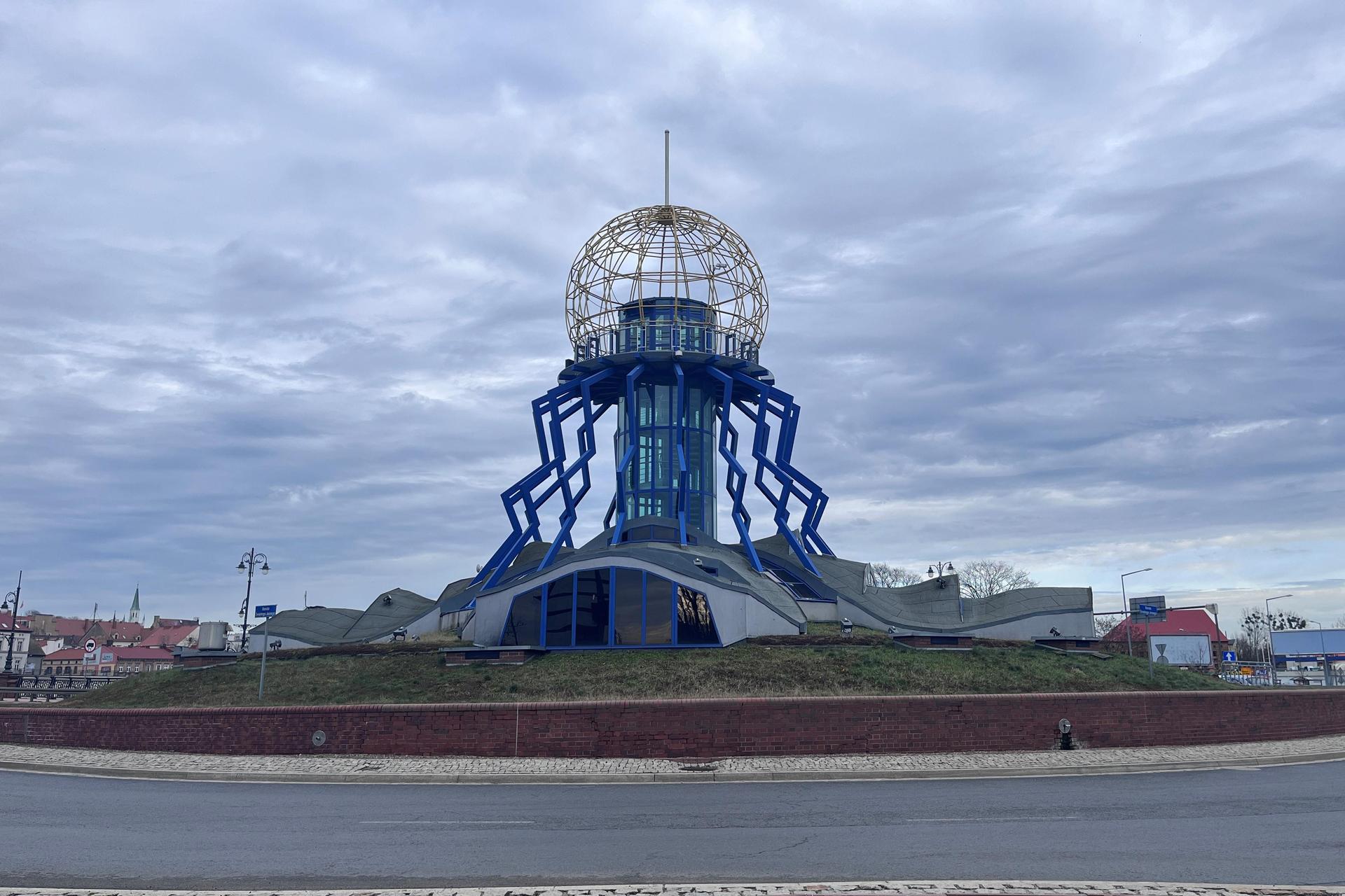 Dominanta - tak budowano w Polsce wczesnych lat 2000. Zobacz najbrzydszy polski budynek 2006 roku; dziś jest kultowy