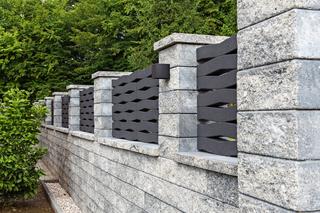Ogrodzenie z modułowych bloczków betonowych