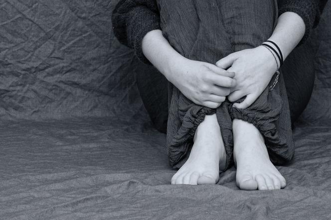 Randka w aucie przerodziła się w KOSZMAR! 14-latka z Chorzowa została brutalnie zgwałcona