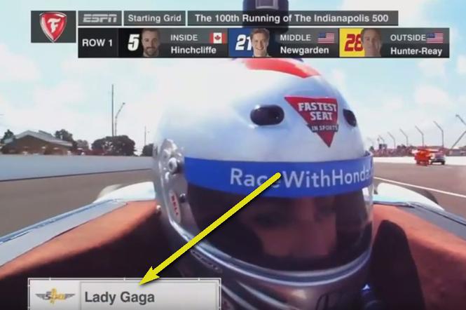 Lady Gaga w samochodzie wyścigowym podczas Indianapolis 500