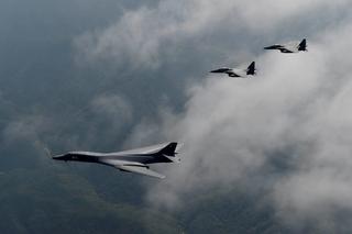 F-15E Strike Eagle i B-1B Lancer nad Koreą