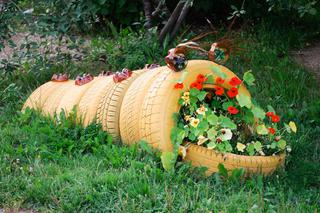 Ozdoby z opon do ogrodu – jak można wykorzystać opony w ogrodzie