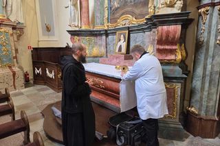 ​Policjanci znakowali zabytki w Opactwie Benedyktynów w Lubiniu