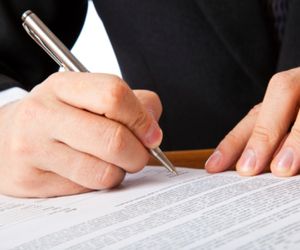 Klauzule niedozwolone w umowie przedwstępnej i przyrzeczonej - jakie pułapki stosują deweloperzy?