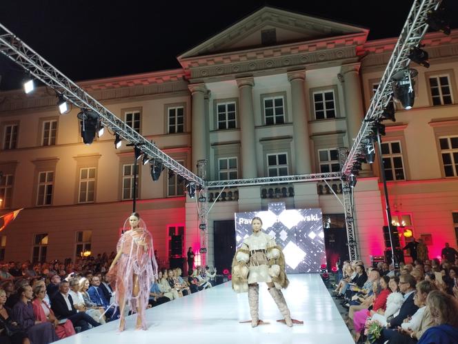 RADOM FASHION SHOW