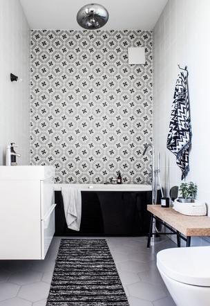 Monochromatyczna łazienka w stylu skandynawskim