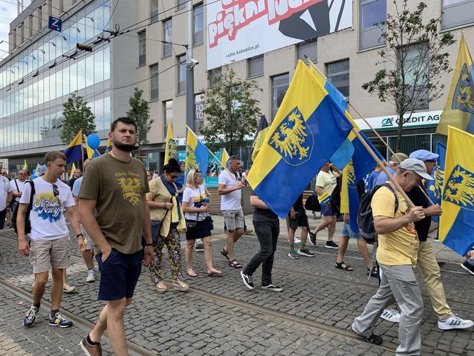 Marsz Autonomii Śląska przeszedł ulicami Katowic. "Hajmatu nie oddomy"