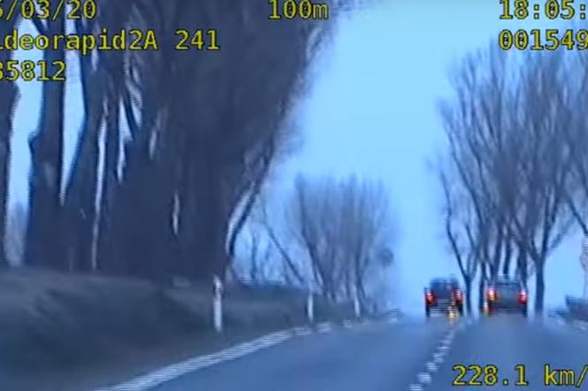 Pędził 230 km/h i doprowadził do wypadku