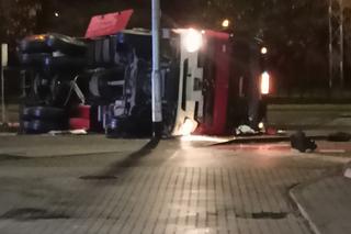 Wypadek wozu strażackiego i busa z pieczywem na Bardzkiej we Wrocławiu. Są utrudnienia 