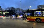 Autobus miejski zmiótł taksówkę! Ratownicy reanimowali rannego