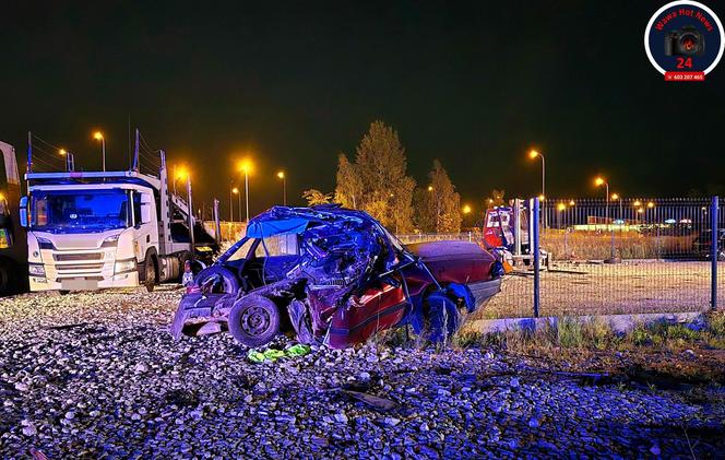 Kierujący samochodem Audi stracił panowanie nad pojazdem i zjechał z drogi na pobocze 