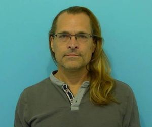 Były gwiazdor, obecnie nauczyciel, z zarzutami wykorzystania swojej uczennicy