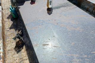 Skandal na cmentarzu we Wrocławiu. Ktoś oblał fekaliami groby 