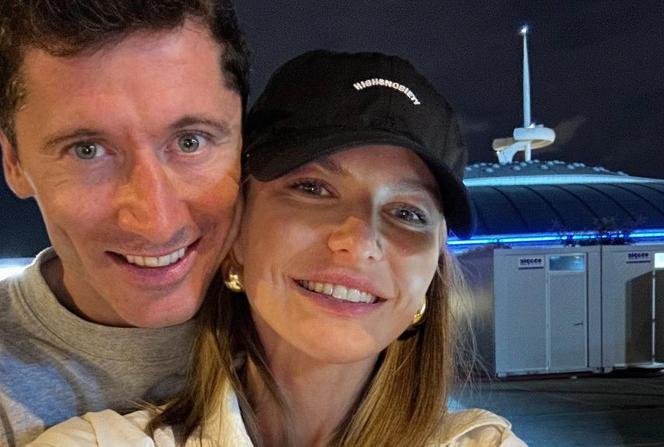 Anna Lewandowska spojrzała na swój nagi brzuch i zapanowało olbrzymie poruszenie. Fanki nie mogły przejść obojętnie, morze komentarzy