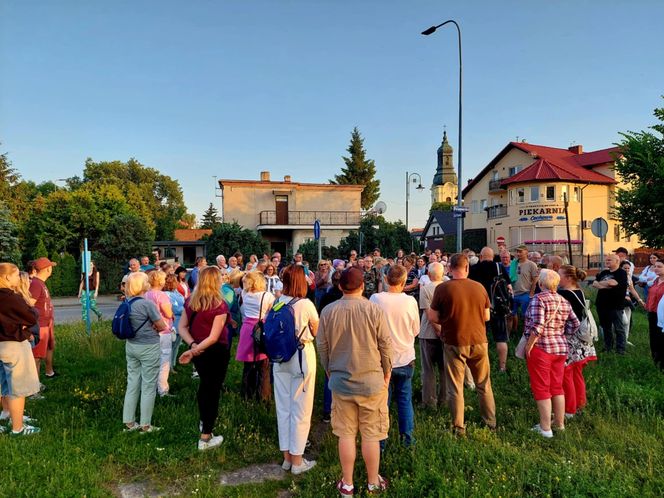 Magiczna Noc Świętojańska w Starym Fordonie. Spacer pod gwiazdami przyciągnął bydgoszczan i turystów