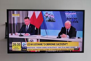 Kaczyński przysypia na konferencji słuchając Błaszczaka?! To nagranie mówi wszystko 