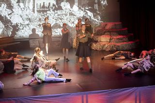 Taneczna lekcja historii w sali widowiskowej „Podlasie”